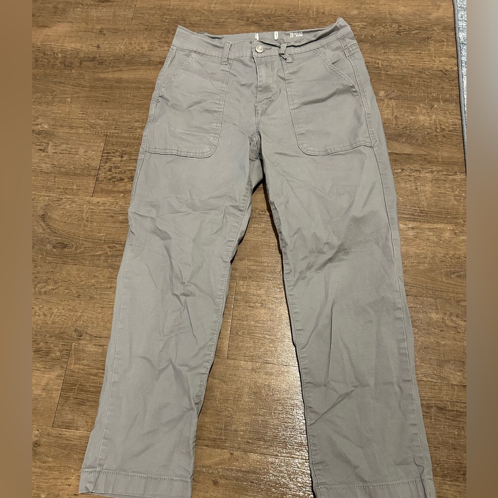 Women's Gray Capris